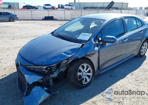 2021 Toyota Corolla Le z USA, uszkodzony, nr VIN 5YFEPMAE0MP161849